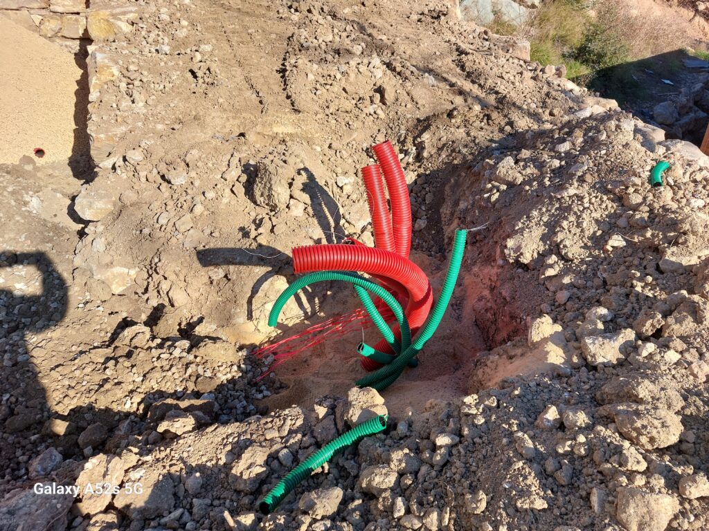 Terrassement de reseaux et VRD dans le Haut Var - realisation 23