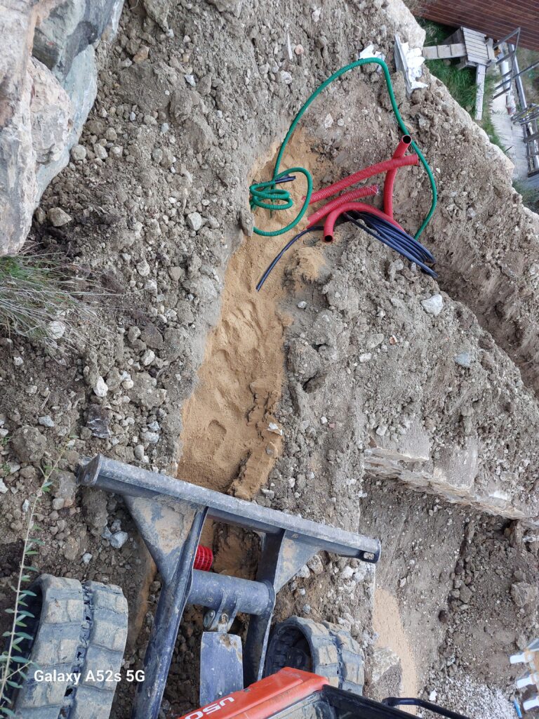 Terrassement de reseaux et VRD dans le Haut Var - realisation 1