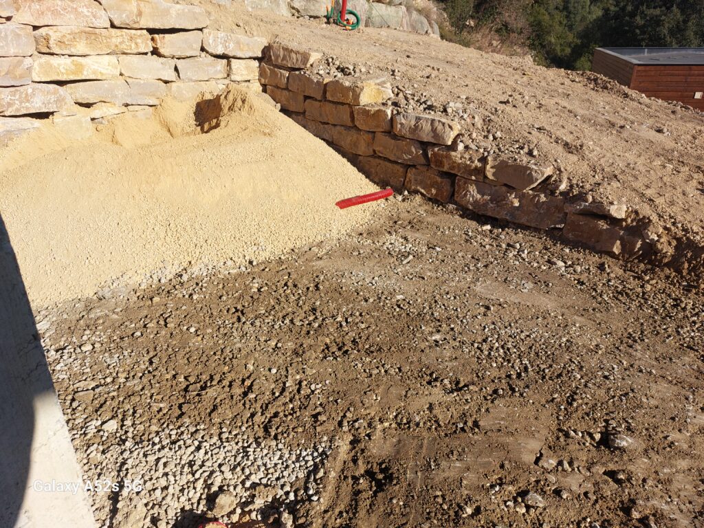 Terrassement de reseaux et VRD dans le Haut Var - realisation 3