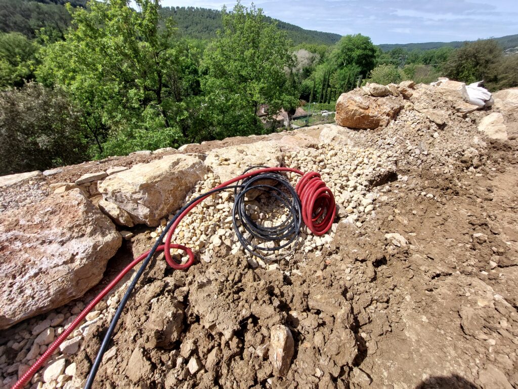 Terrassement de reseaux et VRD dans le Haut Var - realisation 8
