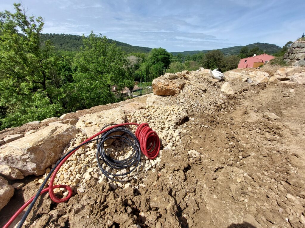 Terrassement de reseaux et VRD dans le Haut Var - realisation 13