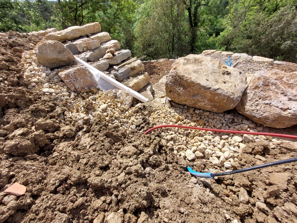 Terrassement de reseaux et VRD dans le Haut Var - realisation 19
